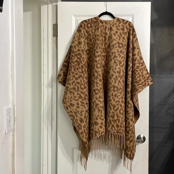 Amicale Pure Lambs Wool Leopard Animal Print Shawl Poncho Fringe - Picture 4 of 7